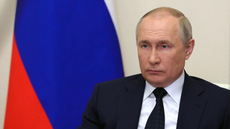 Большинство россиян положительно оценивают работу Путина, показал опрос