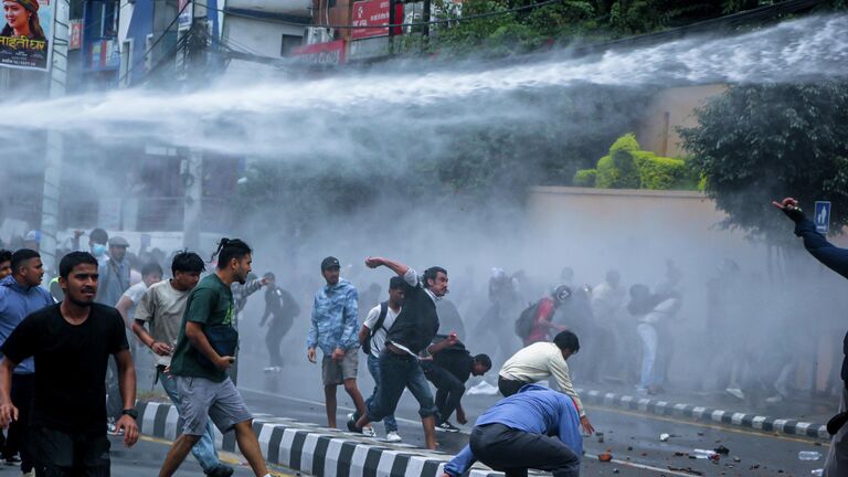 Бывшая верховная судья Непала приняла присягу в качестве премьера