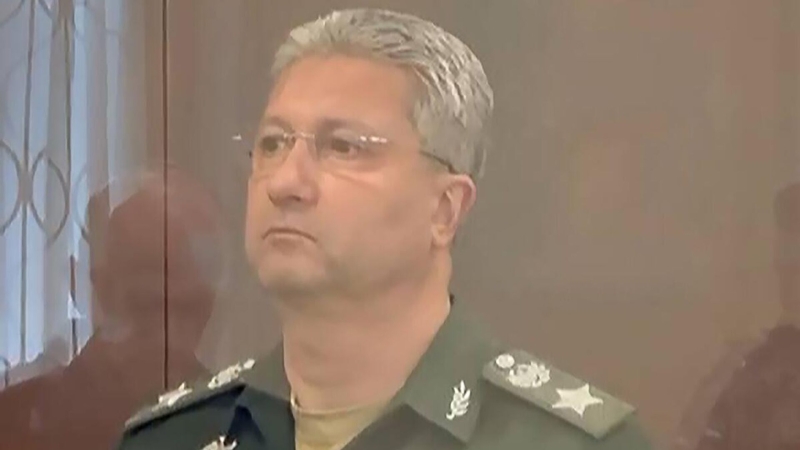 Экс-замминистра обороны обвинили в получении трех взяток