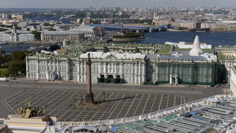 Эрмитаж открыли после эвакуации из-за сообщений о минировании