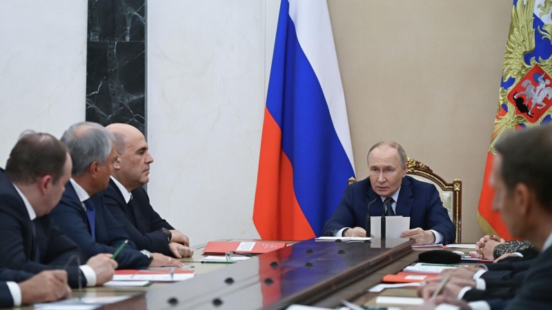 Лавров и Белоусов выступили с докладами на совещании Путина с Совбезом