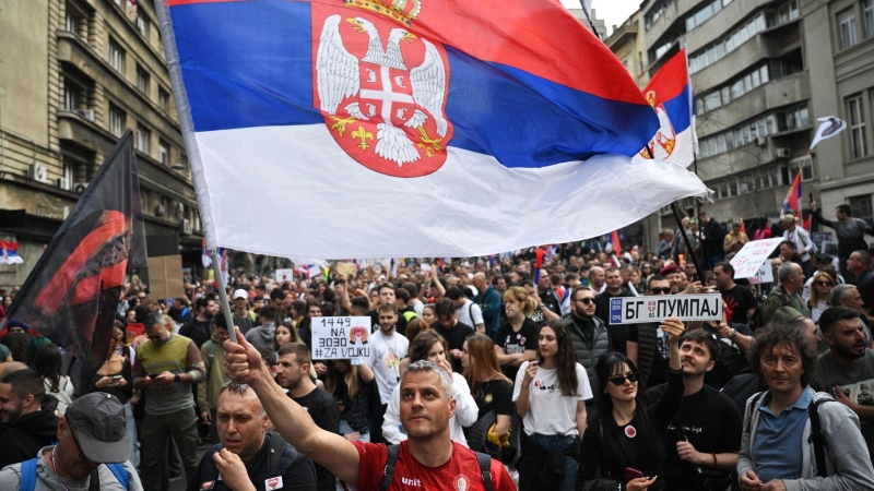 Протестующие провели шествие в Белграде без беспорядков