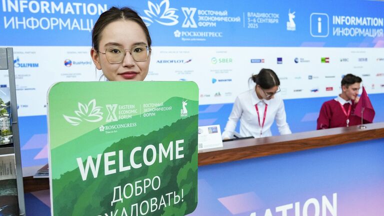Путин посетил филиал центра "Россия" во Владивостоке