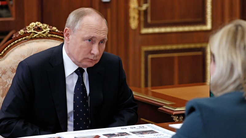 Путин призвал сократить административные барьеры при реставрации памятников