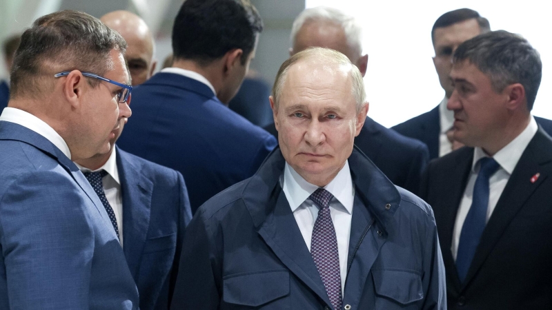 Россия гордится достижениями сотрудников ОПК, заявил Путин