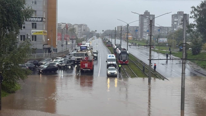 В Череповце из-за сильного ливня подтопило улицы