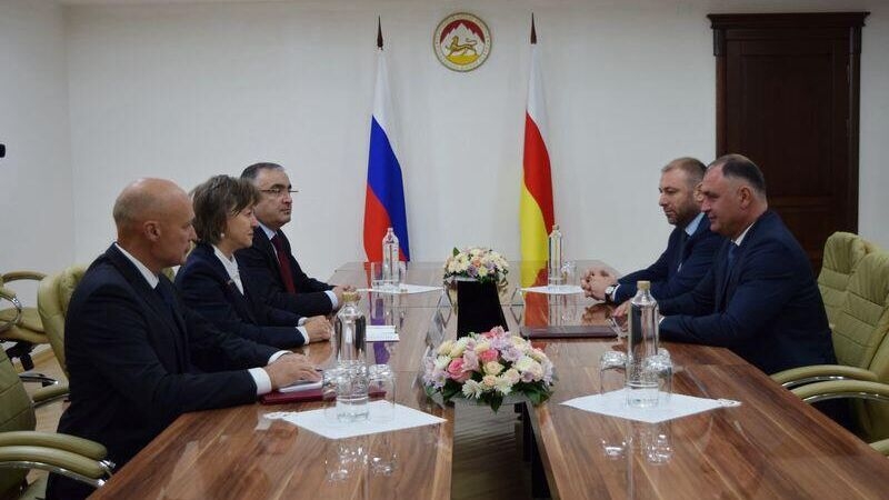 В Цхинвале прошла рабочая встреча гендира РЭЦ и главы Южной Осетии