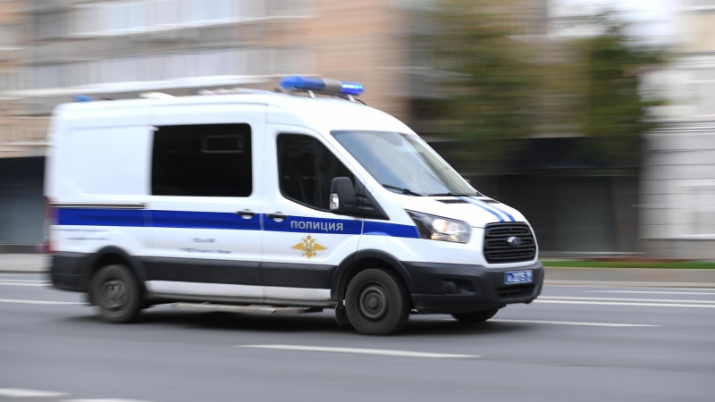 В Краснодаре полиция ищет мужчину, разгуливающего с пистолетом