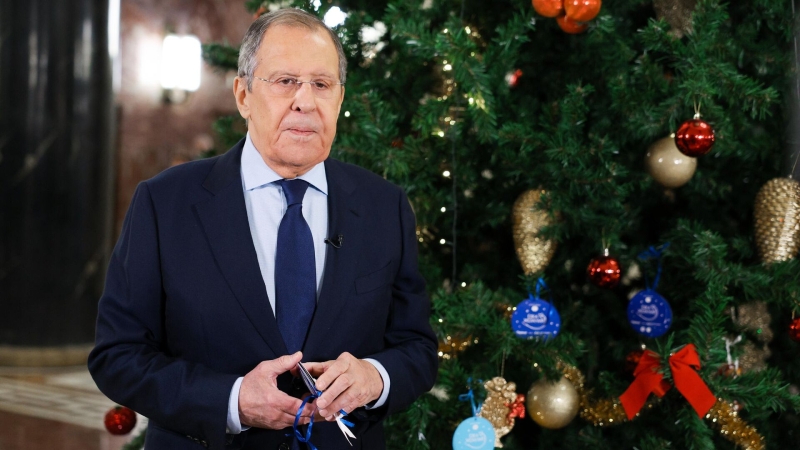 Лавров исполнил мечты детей из Луганска и Воронежа в рамках "Елки желаний"