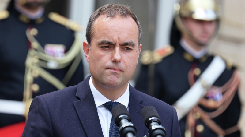 Опрос показал, сколько французов верят, что Лекорню останется премьером