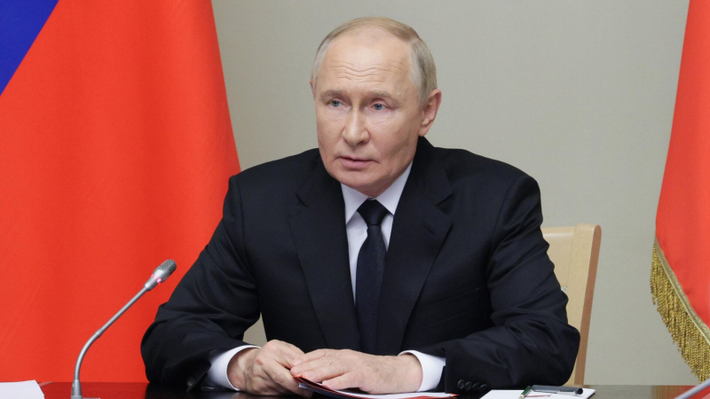 Путин в среду может провести совещание с Совбезом, сообщил Песков