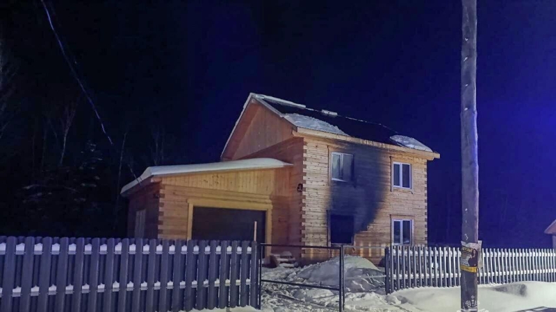 СК возбудил дело после гибели пяти человек при пожаре в якутском селе