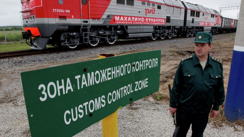 СМИ: на границе с Китаем застряли десятки автобусов с россиянами