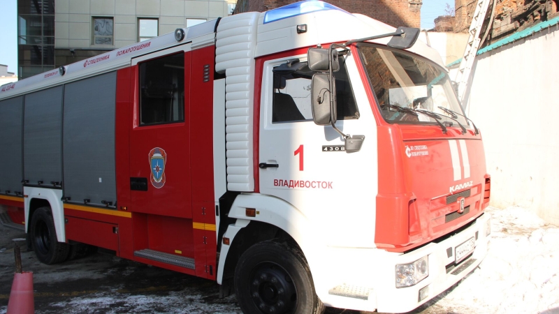Сотрудники МЧС спасли 42 человека на пожаре во Владивостоке