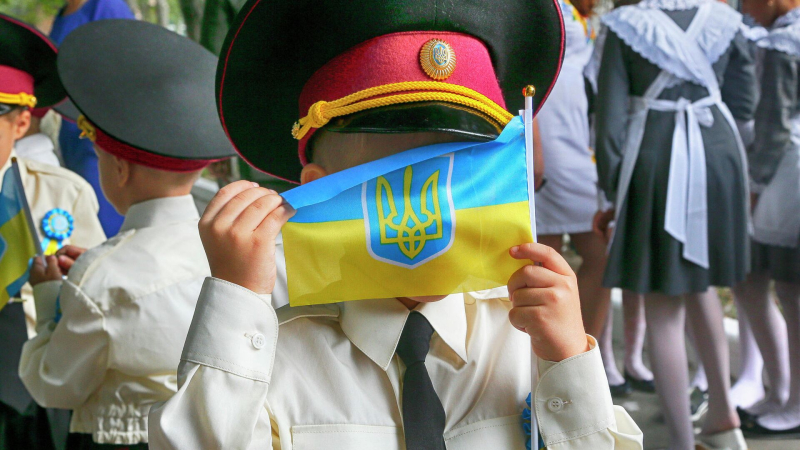 В школах на Украине запретили нунчаки, арбалеты, сигареты и алкоголь