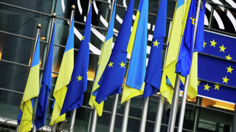 Европарламент во вторник и среду проголосует по пакету кредита Киеву