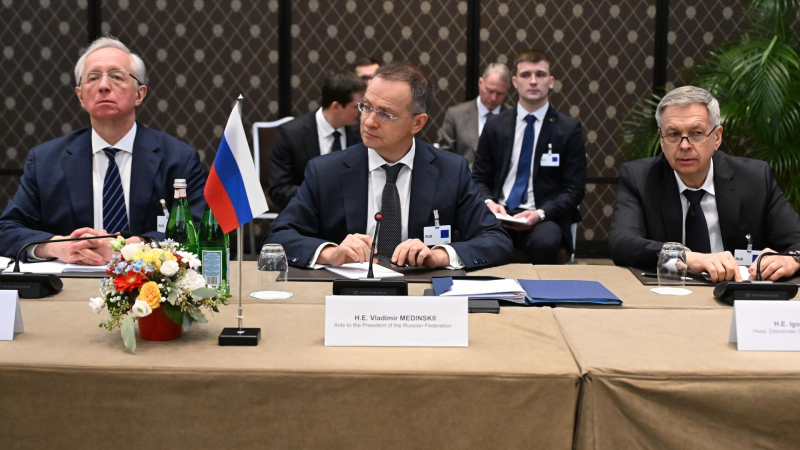 Мединский доложил Путину о ходе переговоров по Украине
