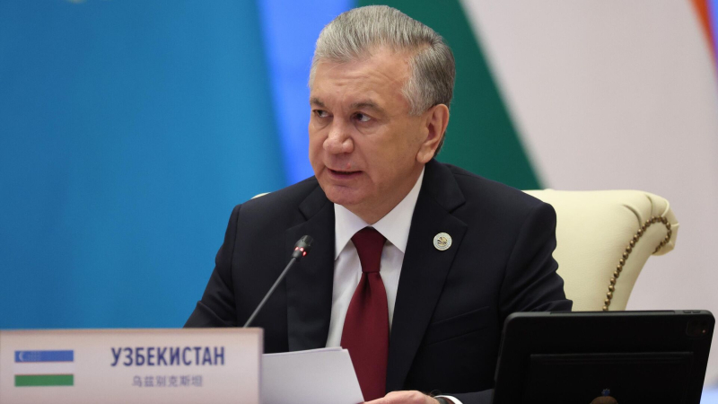 Президент Узбекистана прибыл в Вашингтон на заседание "Совета мира"