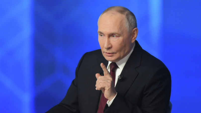 Путин поручил создать в библиотеке цифрового контента раздел русского языка