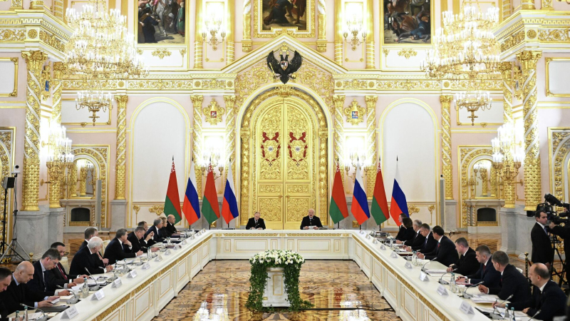 Путин пригласил членов Высшего Госсовета СГ на рабочий обед