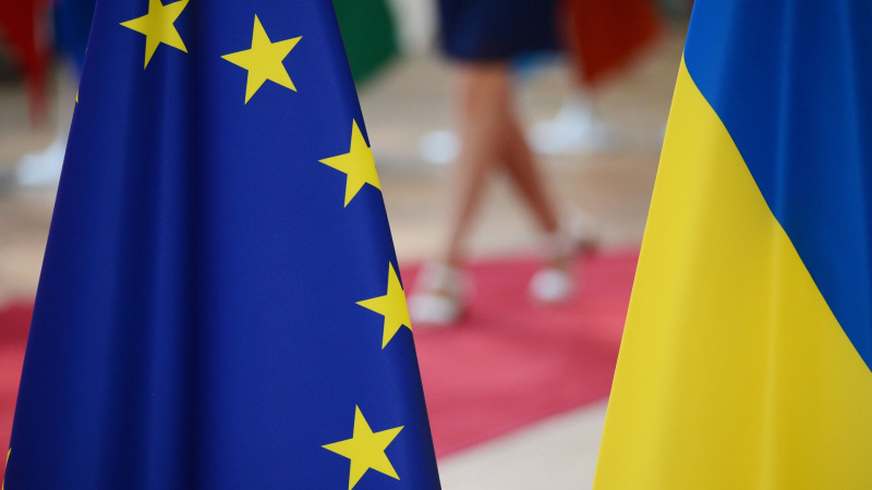 Украина должна бороться с коррупцией для членства в ЕС, заявили в ЕК