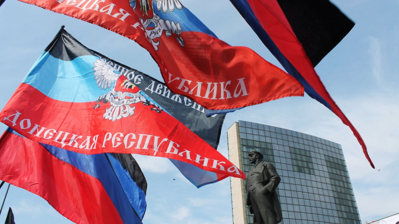 В Донецке молодежь растянула 200-метровую георгиевскую ленту