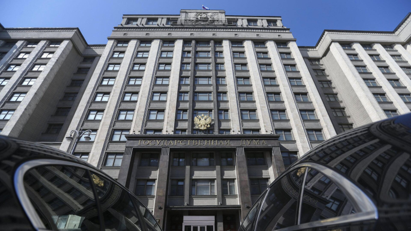 В ГД предложили разрешить ставить в школах автоматы со здоровыми снеками