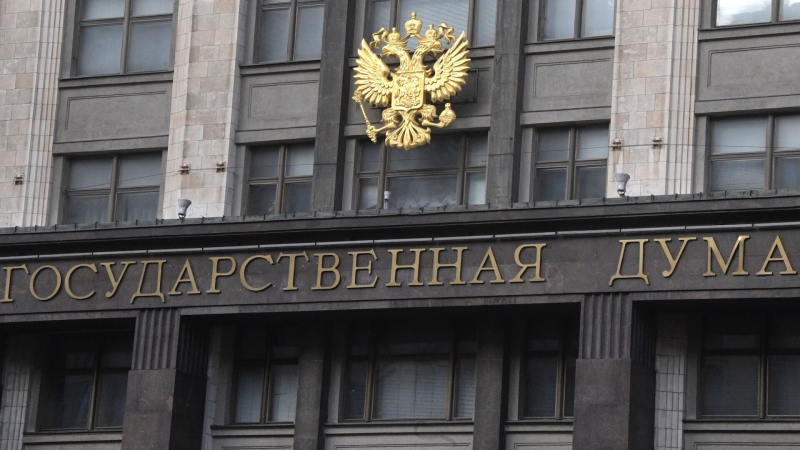 В Госдуме предложили повышать зарплату силовикам два раза в год