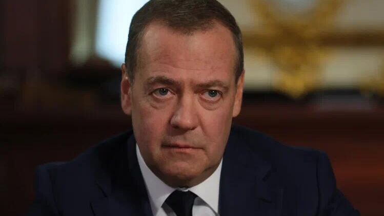 Возможности США как мирового гегемона истощились, считает Медведев