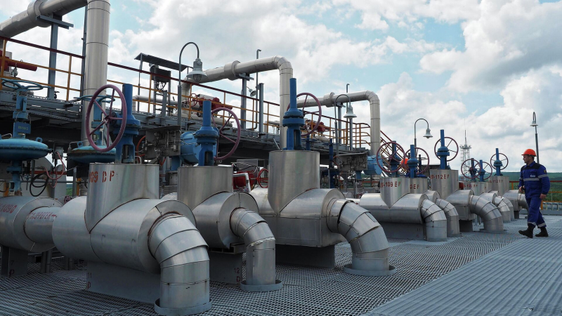 Россия может переориентировать поставки газа из Европы в АТР, заявил Новак