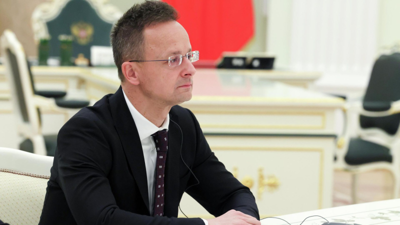 Сийярто рассказал, зачем приехал на встречу с Путиным в Москву