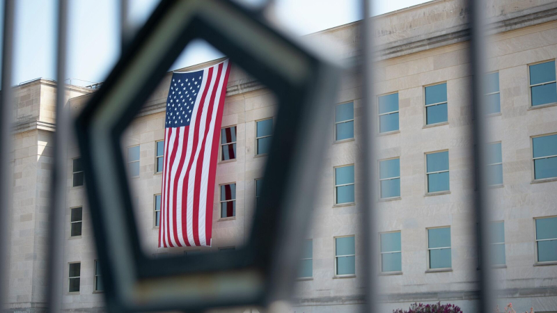 США стремятся избежать конфликта с Китаем, заявил замглавы Пентагона