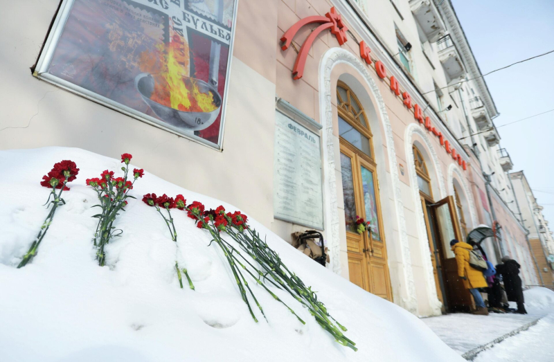 В Екатеринбурге началось прощание с драматургом Колядой