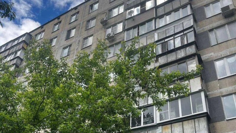 На севере Москвы пятилетний ребенок выпал из окна девятого этажа