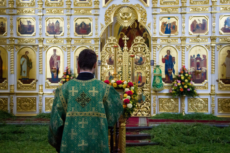 "Не стоит придавать этому смысл". Почему Троицу отмечают неправильно
