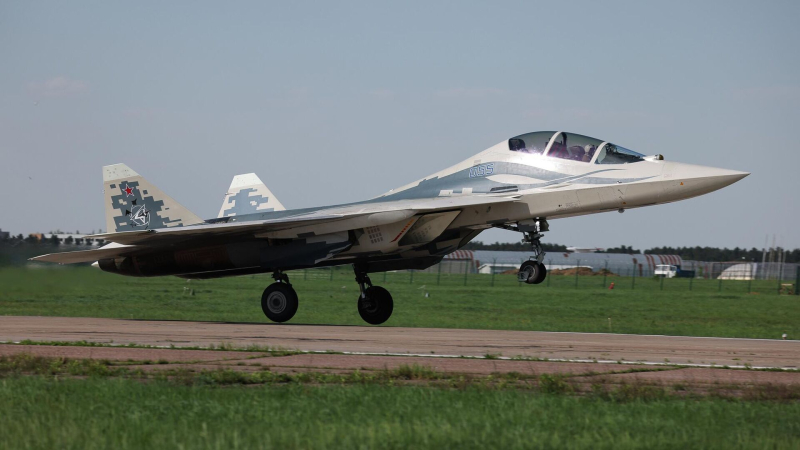 Прототип двухместного Су-57 совершил первый испытательный полет
