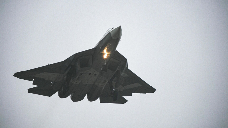 Прототип двухместного Су-57 совершил первый испытательный полет