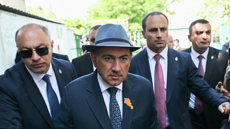 Армянская оппозиция обвинила Пашиняна в попытке узурпации власти