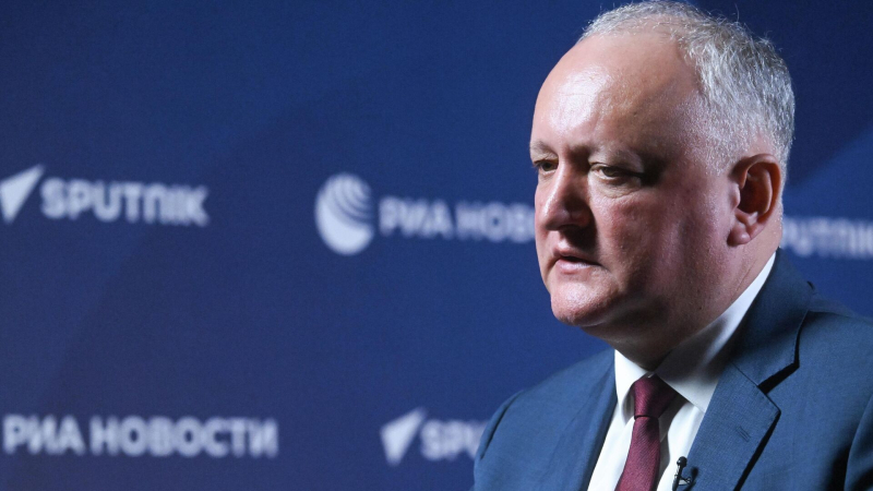Додон объяснил, зачем Запад привел Санду к власти в Молдавии