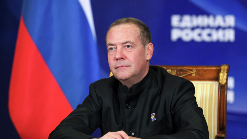 ЕР в манифесте представит свое видение будущего страны, заявил Медведев