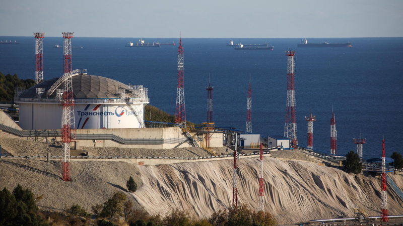 Лицензия США на поставки нефти из России приносит пользу, заявил Рубио