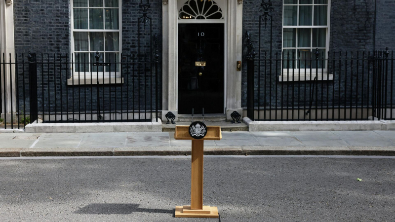 Лидер партии Reform UK после отставки Стармера требует досрочных выборов