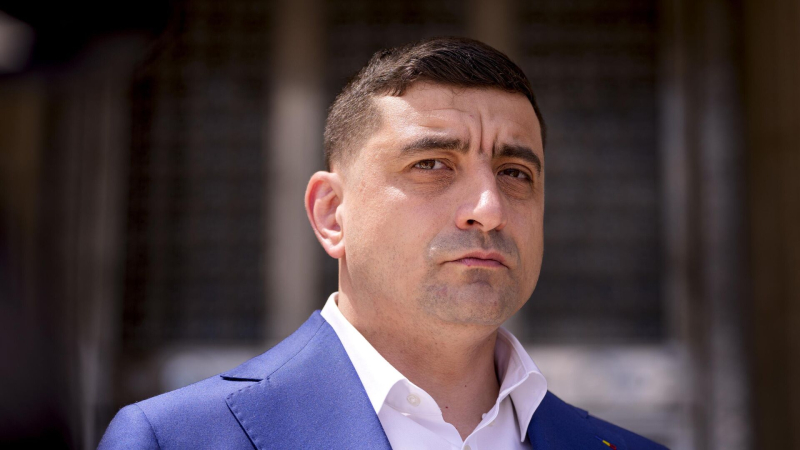 Лидер румынской оппозиции заявил о крахе демократии в стране