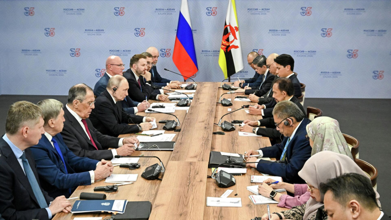 Лидеры АСЕАН на торжественном приеме в Казани увидели танец "Березка"
