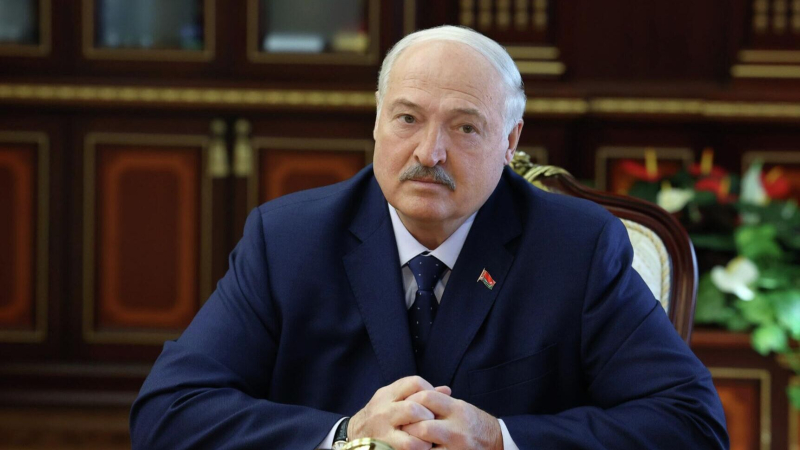 Лукашенко призвал расследовать атаку ВСУ на автобус вместе с Россией