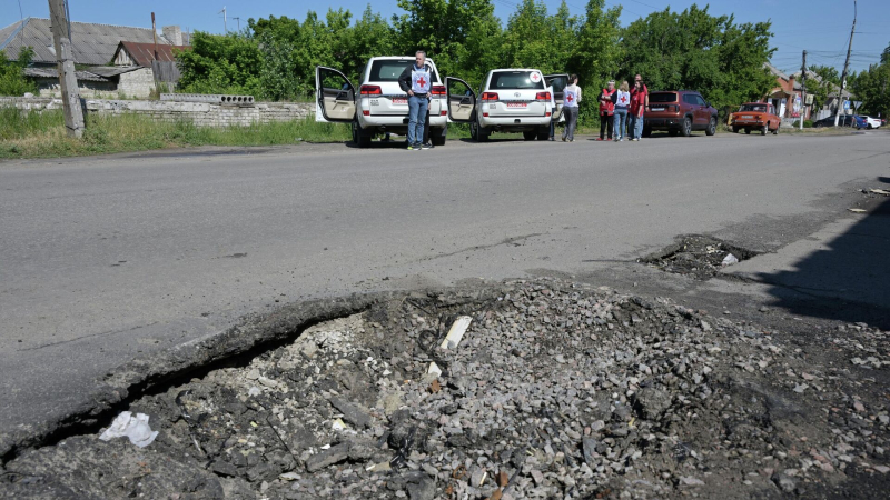 МККК посетил Старобельск для оценки последствий ударов по колледжу