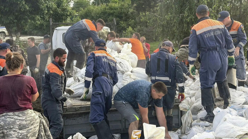 На Кубани эвакуировали два хутора из-за прорыва дамбы