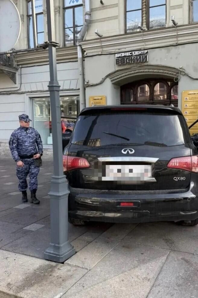 Нетрезвый водитель въехал в здание в центре Петербурга