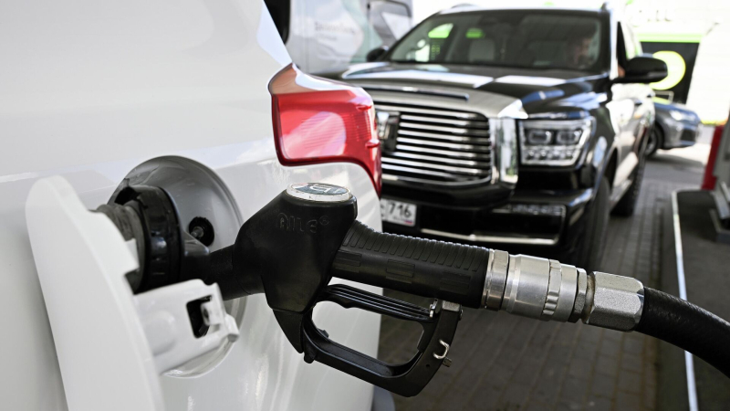 Новак поручил продолжить мониторинг цен на нефтепродукты в регионах
