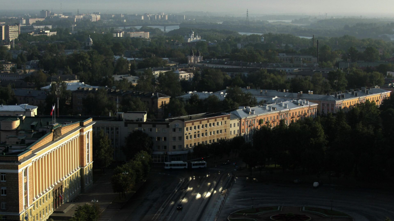 Новгородская область отправила в зону СВО автомобили со стройматериалами